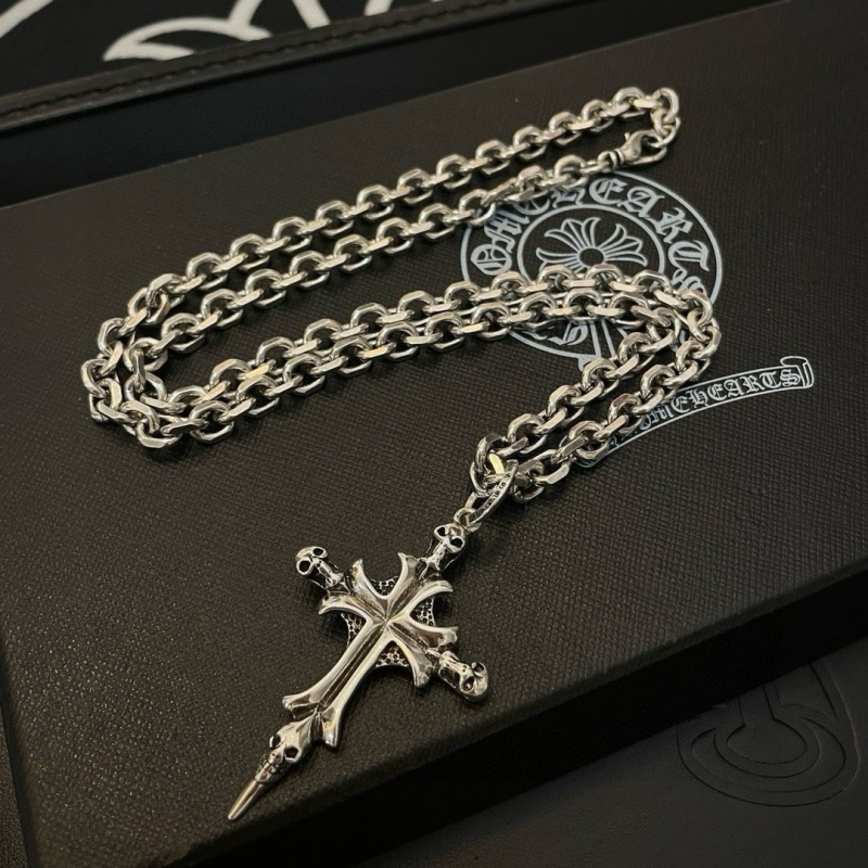 Ch*0me He**ts necklaces